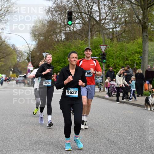 12.04.2026 - 45. Internationalen Wilhelmsburger Insellauf J. Mangold http://msf.ph/oto/9518428 12.04.2026 13:23:49 Ziel 2766, 5622, 3739, 5209, 5212, 2802, 2803, 3258, 3259, 4073, 4292, 4517, 3872, 5017, 3871, 5632, 4365, 3267, 2562, 5356, 5355, 4567, 2145 meine-sportfotos.de