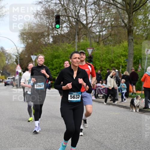 12.04.2026 - 45. Internationalen Wilhelmsburger Insellauf J. Mangold http://msf.ph/oto/9518432 12.04.2026 13:23:50 Ziel 2766, 5622, 3739, 5209, 5212, 2802, 2803, 3258, 3259, 4073, 4292, 4517, 3872, 5017, 5017, 3871, 5632, 4365, 3267, 2562, 5356, 5355, 4567, 2145 meine-sportfotos.de