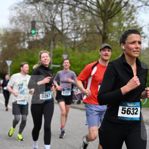12.04.2026 - 45. Internationalen Wilhelmsburger Insellauf J. Mangold http://msf.ph/oto/9518440 12.04.2026 13:23:51 Ziel 2766, 5622, 3739, 5209, 5212, 2802, 2803, 3258, 3259, 4073, 4292, 4517, 3872, 5017, 3871, 5632, 4365, 3267, 2562, 5356, 5355, 4567, 2145 meine-sportfotos.de