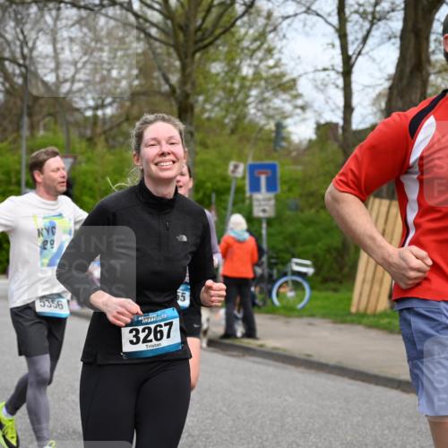 12.04.2026 - 45. Internationalen Wilhelmsburger Insellauf J. Mangold http://msf.ph/oto/9518452 12.04.2026 13:23:52 Ziel 2766, 5622, 3739, 5209, 5212, 2802, 2803, 3258, 3259, 4073, 4292, 4517, 3872, 5017, 3871, 5632, 4365, 3267, 2562, 5356, 5355, 4567, 2145 meine-sportfotos.de
