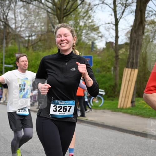 12.04.2026 - 45. Internationalen Wilhelmsburger Insellauf J. Mangold http://msf.ph/oto/9518454 12.04.2026 13:23:52 Ziel 2766, 5622, 3739, 5209, 5212, 2802, 2803, 3258, 3259, 4073, 4292, 4517, 3872, 5017, 3871, 5632, 4365, 3267, 2562, 5356, 5355, 4567, 2145 meine-sportfotos.de