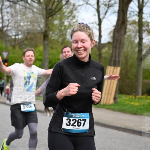 12.04.2026 - 45. Internationalen Wilhelmsburger Insellauf J. Mangold http://msf.ph/oto/9518457 12.04.2026 13:23:52 Ziel 2766, 5622, 3739, 5209, 5212, 2802, 2803, 3258, 3259, 4073, 4292, 4517, 3872, 5017, 3871, 5632, 4365, 3267, 2562, 5356, 5355, 4567, 2145 meine-sportfotos.de