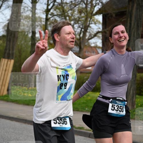 12.04.2026 - 45. Internationalen Wilhelmsburger Insellauf J. Mangold http://msf.ph/oto/9518470 12.04.2026 13:23:53 Ziel 2766, 5622, 3739, 5209, 5212, 2802, 2803, 3258, 3259, 4073, 4292, 4517, 3872, 5017, 3871, 3871, 5632, 4365, 3267, 2562, 5356, 5355, 4567, 2145 meine-sportfotos.de