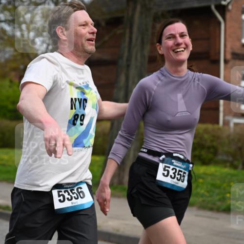 12.04.2026 - 45. Internationalen Wilhelmsburger Insellauf J. Mangold http://msf.ph/oto/9518472 12.04.2026 13:23:54 Ziel 5622, 3739, 5209, 5212, 2802, 2803, 3258, 3259, 4073, 4292, 4517, 3872, 5017, 3871, 5632, 5632, 4365, 3267, 2562, 5356, 5355, 4567, 2145 meine-sportfotos.de