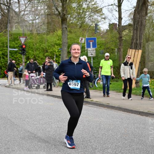 12.04.2026 - 45. Internationalen Wilhelmsburger Insellauf J. Mangold http://msf.ph/oto/9518481 12.04.2026 13:23:56 Ziel 5622, 3739, 5209, 5212, 2802, 2803, 3258, 3259, 4073, 4292, 4517, 3872, 5017, 3871, 5632, 4365, 3267, 2562, 5356, 5355, 4567, 2145, 3936 meine-sportfotos.de