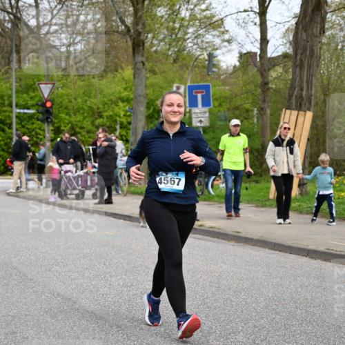 12.04.2026 - 45. Internationalen Wilhelmsburger Insellauf J. Mangold http://msf.ph/oto/9518482 12.04.2026 13:23:56 Ziel 5622, 3739, 5209, 5212, 2802, 2803, 3258, 3259, 4073, 4292, 4517, 3872, 5017, 3871, 5632, 4365, 3267, 2562, 5356, 5355, 4567, 2145, 3936 meine-sportfotos.de