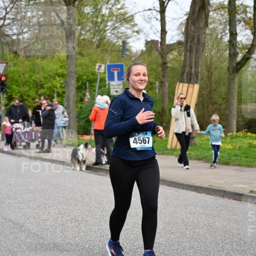12.04.2026 - 45. Internationalen Wilhelmsburger Insellauf J. Mangold http://msf.ph/oto/9518486 12.04.2026 13:23:56 Ziel 5622, 3739, 5209, 5212, 2802, 2803, 3258, 3259, 4073, 4292, 4517, 3872, 5017, 3871, 5632, 4365, 3267, 2562, 5356, 5355, 4567, 2145, 3936 meine-sportfotos.de