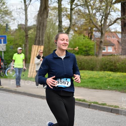 12.04.2026 - 45. Internationalen Wilhelmsburger Insellauf J. Mangold http://msf.ph/oto/9518493 12.04.2026 13:23:57 Ziel 3739, 5209, 5212, 2802, 2803, 3258, 3259, 4073, 4292, 4517, 3872, 5017, 3871, 5632, 4365, 3267, 2562, 5356, 5355, 5356, 5355, 4567, 2145, 3936 meine-sportfotos.de