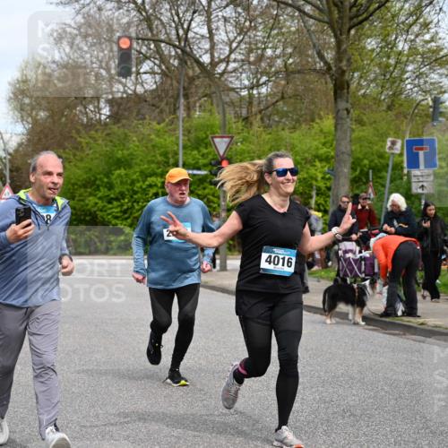 12.04.2026 - 45. Internationalen Wilhelmsburger Insellauf J. Mangold http://msf.ph/oto/9518526 12.04.2026 13:24:15 Ziel 5017, 3871, 5632, 4365, 3267, 2562, 5356, 5355, 4567, 2145, 3936, 4908, 4016, 2111, 2112, 2290, 4812, 4812, 2990, 2991, 2012 meine-sportfotos.de