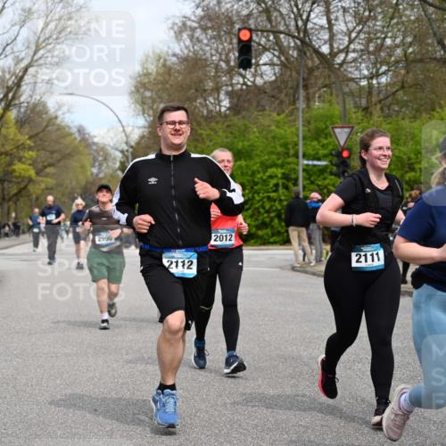 12.04.2026 - 45. Internationalen Wilhelmsburger Insellauf J. Mangold http://msf.ph/oto/9518557 12.04.2026 13:24:20 Ziel 4365, 3267, 2562, 5356, 5355, 4567, 2145, 3936, 3936, 4908, 4016, 2111, 2112, 2290, 4812, 2990, 2991, 2012, 5021, 4751, 2558, 2557 meine-sportfotos.de