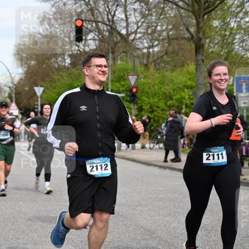 12.04.2026 - 45. Internationalen Wilhelmsburger Insellauf J. Mangold http://msf.ph/oto/9518565 12.04.2026 13:24:20 Ziel 4365, 3267, 2562, 5356, 5355, 4567, 2145, 3936, 3936, 4908, 4016, 2111, 2112, 2290, 4812, 2990, 2991, 2012, 5021, 4751, 2558, 2557 meine-sportfotos.de