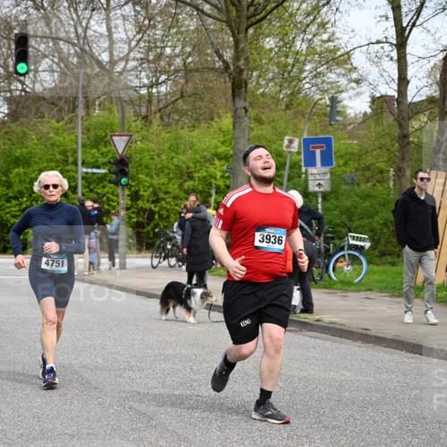 12.04.2026 - 45. Internationalen Wilhelmsburger Insellauf J. Mangold http://msf.ph/oto/9518595 12.04.2026 13:24:28 Ziel 4567, 2145, 3936, 4908, 4016, 2111, 2112, 2290, 4812, 2990, 2991, 2990, 2991, 2012, 5021, 5021, 4751, 2558, 2557 meine-sportfotos.de