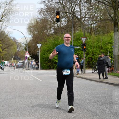 12.04.2026 - 45. Internationalen Wilhelmsburger Insellauf J. Mangold http://msf.ph/oto/9518634 12.04.2026 13:24:38 Ziel 3936, 4908, 4016, 2111, 2112, 2290, 4812, 2990, 2991, 2012, 5021, 4751, 2558, 2557 meine-sportfotos.de
