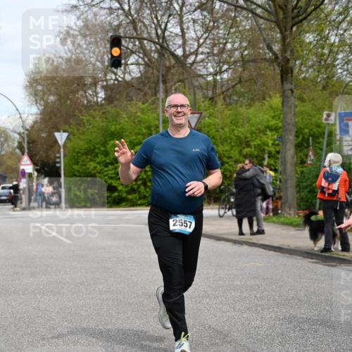 12.04.2026 - 45. Internationalen Wilhelmsburger Insellauf J. Mangold http://msf.ph/oto/9518639 12.04.2026 13:24:38 Ziel 3936, 4908, 4016, 2111, 2112, 2290, 4812, 2990, 2991, 2012, 5021, 4751, 2558, 2557 meine-sportfotos.de