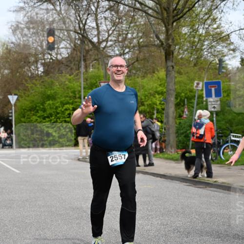 12.04.2026 - 45. Internationalen Wilhelmsburger Insellauf J. Mangold http://msf.ph/oto/9518642 12.04.2026 13:24:38 Ziel 3936, 4908, 4016, 2111, 2112, 2290, 4812, 2990, 2991, 2012, 5021, 4751, 2558, 2557 meine-sportfotos.de