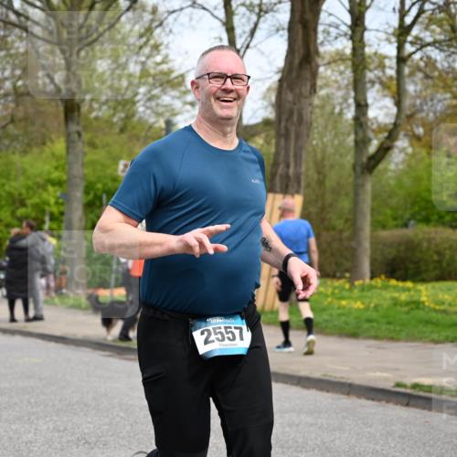 12.04.2026 - 45. Internationalen Wilhelmsburger Insellauf J. Mangold http://msf.ph/oto/9518653 12.04.2026 13:24:39 Ziel 3936, 4908, 4016, 2111, 2112, 2290, 4812, 2990, 2991, 2012, 5021, 4751, 2558, 2557 meine-sportfotos.de