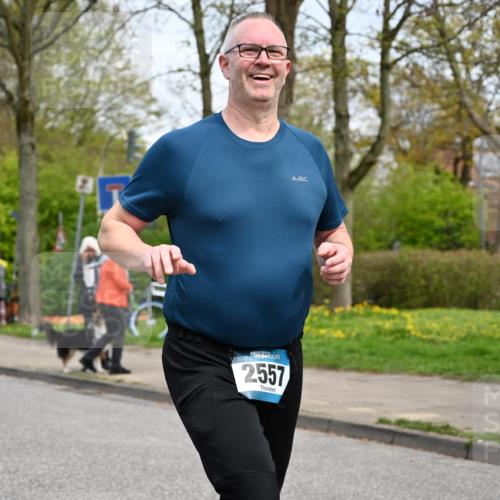 12.04.2026 - 45. Internationalen Wilhelmsburger Insellauf J. Mangold http://msf.ph/oto/9518655 12.04.2026 13:24:39 Ziel 3936, 4908, 4016, 2111, 2112, 2290, 4812, 2990, 2991, 2012, 5021, 4751, 2558, 2557 meine-sportfotos.de