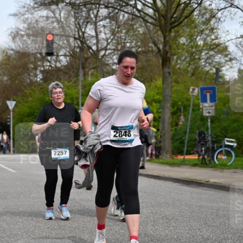 12.04.2026 - 45. Internationalen Wilhelmsburger Insellauf J. Mangold http://msf.ph/oto/9518662 12.04.2026 13:25:00 Ziel 5021, 4751, 2558, 2557, 2848, 2258, 2257, 2718, 5152 meine-sportfotos.de