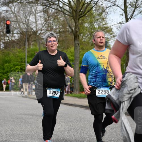 12.04.2026 - 45. Internationalen Wilhelmsburger Insellauf J. Mangold http://msf.ph/oto/9518671 12.04.2026 13:25:01 Ziel 5021, 4751, 2558, 2557, 2848, 2258, 2257, 2718, 5152, 5757 meine-sportfotos.de