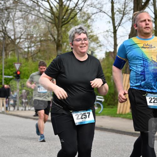 12.04.2026 - 45. Internationalen Wilhelmsburger Insellauf J. Mangold http://msf.ph/oto/9518678 12.04.2026 13:25:02 Ziel 5021, 4751, 2558, 2557, 2848, 2258, 2257, 2718, 2718, 5152, 5757 meine-sportfotos.de