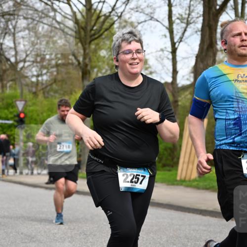 12.04.2026 - 45. Internationalen Wilhelmsburger Insellauf J. Mangold http://msf.ph/oto/9518679 12.04.2026 13:25:02 Ziel 5021, 4751, 2558, 2557, 2848, 2258, 2257, 2718, 2718, 5152, 5757 meine-sportfotos.de