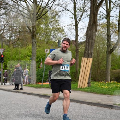 12.04.2026 - 45. Internationalen Wilhelmsburger Insellauf J. Mangold http://msf.ph/oto/9518686 12.04.2026 13:25:03 Ziel 5021, 4751, 2558, 2557, 2848, 2258, 2257, 2718, 5152, 5757 meine-sportfotos.de