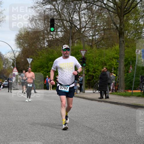 12.04.2026 - 45. Internationalen Wilhelmsburger Insellauf J. Mangold http://msf.ph/oto/9518705 12.04.2026 13:25:15 Ziel 2848, 2258, 2257, 2718, 5152, 5757, 3649, 4604, 4790, 2717, 4431 meine-sportfotos.de
