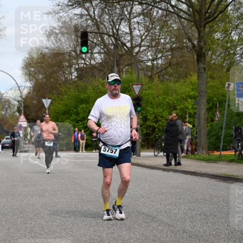 12.04.2026 - 45. Internationalen Wilhelmsburger Insellauf J. Mangold http://msf.ph/oto/9518707 12.04.2026 13:25:15 Ziel 2848, 2258, 2257, 2718, 5152, 5757, 3649, 4604, 4790, 2717, 4431 meine-sportfotos.de