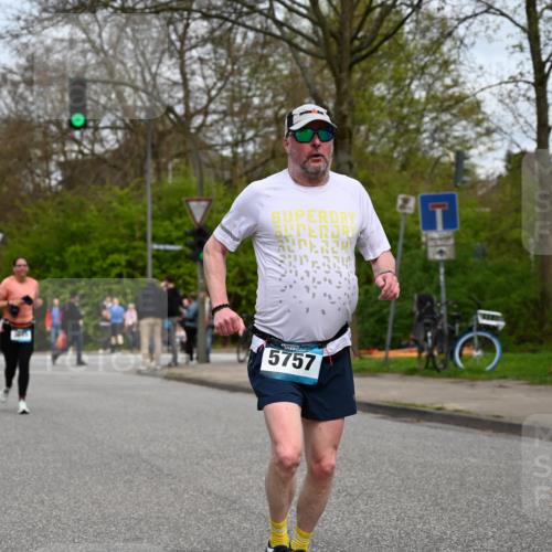 12.04.2026 - 45. Internationalen Wilhelmsburger Insellauf J. Mangold http://msf.ph/oto/9518719 12.04.2026 13:25:16 Ziel 2848, 2258, 2257, 2718, 5152, 5757, 3649, 3649, 4604, 4790, 2717, 4431 meine-sportfotos.de