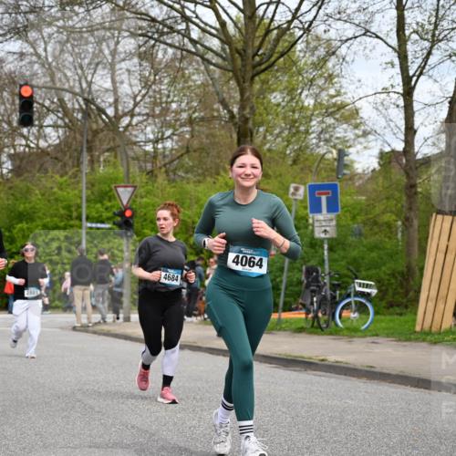 12.04.2026 - 45. Internationalen Wilhelmsburger Insellauf J. Mangold http://msf.ph/oto/9518802 12.04.2026 13:25:38 Ziel 2718, 5152, 5757, 3649, 4604, 4790, 2717, 4431, 4431, 3023, 3024, 2881, 4064, 4684, 4064, 4684, 2298, 4839, 4840, 4774 meine-sportfotos.de