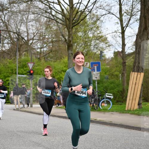 12.04.2026 - 45. Internationalen Wilhelmsburger Insellauf J. Mangold http://msf.ph/oto/9518804 12.04.2026 13:25:38 Ziel 2718, 5152, 5757, 3649, 4604, 4790, 2717, 4431, 4431, 3023, 3024, 2881, 4064, 4684, 4064, 4684, 2298, 4839, 4840, 4774 meine-sportfotos.de