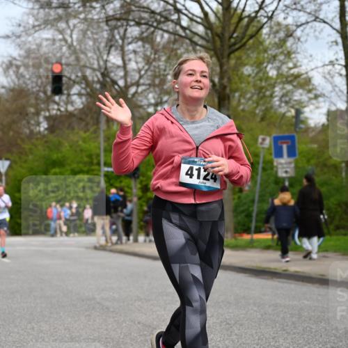 12.04.2026 - 45. Internationalen Wilhelmsburger Insellauf J. Mangold http://msf.ph/oto/9518962 12.04.2026 13:26:16 Ziel 2298, 4839, 4840, 4774, 4881, 4049, 4411, 5206, 2360, 5245, 2933, 2359, 4124, 2980, 3640 meine-sportfotos.de