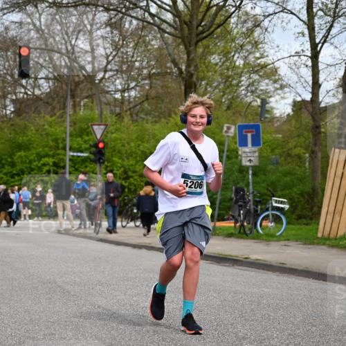 12.04.2026 - 45. Internationalen Wilhelmsburger Insellauf J. Mangold http://msf.ph/oto/9518969 12.04.2026 13:26:23 Ziel 4839, 4840, 4774, 4881, 4049, 4411, 5206, 2360, 5245, 2933, 2359, 4124, 2980, 3640, 2721, 3756, 3755 meine-sportfotos.de