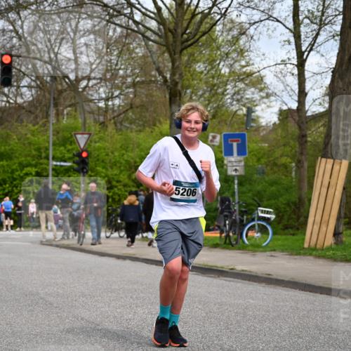 12.04.2026 - 45. Internationalen Wilhelmsburger Insellauf J. Mangold http://msf.ph/oto/9518970 12.04.2026 13:26:23 Ziel 4839, 4840, 4774, 4881, 4049, 4411, 5206, 2360, 5245, 2933, 2359, 4124, 2980, 3640, 2721, 3756, 3755 meine-sportfotos.de