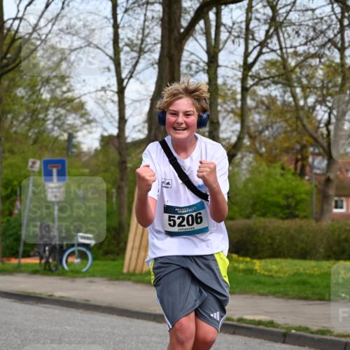 12.04.2026 - 45. Internationalen Wilhelmsburger Insellauf J. Mangold http://msf.ph/oto/9518981 12.04.2026 13:26:24 Ziel 4774, 4881, 4049, 4411, 5206, 2360, 5245, 2933, 2359, 4124, 2980, 3640, 3640, 2721, 3756, 3755 meine-sportfotos.de