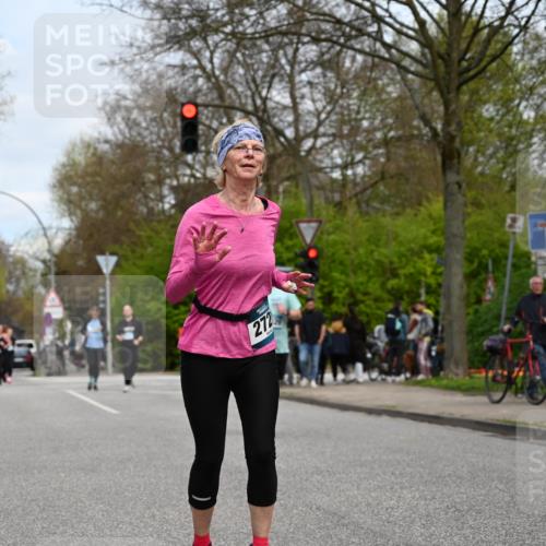 12.04.2026 - 45. Internationalen Wilhelmsburger Insellauf J. Mangold http://msf.ph/oto/9518996 12.04.2026 13:26:30 Ziel 4049, 4411, 5206, 2360, 5245, 2933, 2359, 4124, 2980, 3640, 2721, 3756, 3755, 2968 meine-sportfotos.de