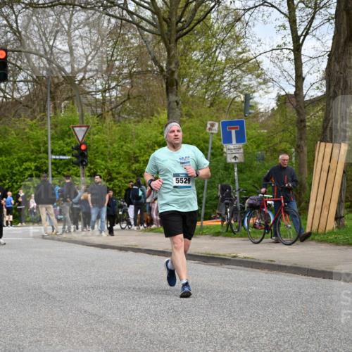 12.04.2026 - 45. Internationalen Wilhelmsburger Insellauf J. Mangold http://msf.ph/oto/9519007 12.04.2026 13:26:32 Ziel 4411, 5206, 2360, 5245, 2933, 2359, 4124, 2980, 3640, 2721, 3756, 3755, 3756, 3755, 2968, 2306 meine-sportfotos.de