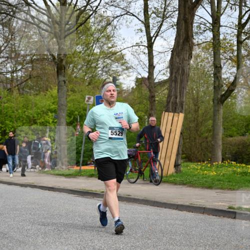 12.04.2026 - 45. Internationalen Wilhelmsburger Insellauf J. Mangold http://msf.ph/oto/9519015 12.04.2026 13:26:32 Ziel 4411, 5206, 2360, 5245, 2933, 2359, 4124, 2980, 3640, 2721, 3756, 3755, 3756, 3755, 2968, 2306 meine-sportfotos.de