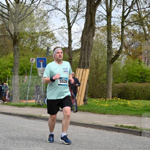 12.04.2026 - 45. Internationalen Wilhelmsburger Insellauf J. Mangold http://msf.ph/oto/9519018 12.04.2026 13:26:33 Ziel 4411, 5206, 2360, 5245, 2933, 2359, 4124, 2980, 3640, 2721, 3756, 3755, 2968, 2306 meine-sportfotos.de
