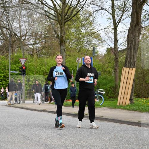 12.04.2026 - 45. Internationalen Wilhelmsburger Insellauf J. Mangold http://msf.ph/oto/9519022 12.04.2026 13:26:38 Ziel 4411, 5206, 2360, 5245, 2933, 2359, 4124, 2980, 3640, 2721, 3756, 3755, 2968, 2306, 2969, 3888 meine-sportfotos.de