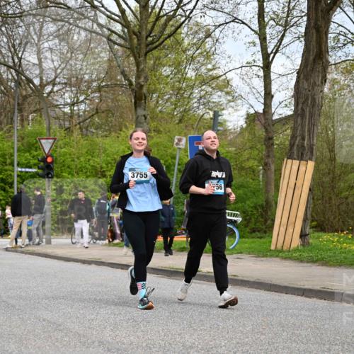 12.04.2026 - 45. Internationalen Wilhelmsburger Insellauf J. Mangold http://msf.ph/oto/9519023 12.04.2026 13:26:38 Ziel 4411, 5206, 2360, 5245, 2933, 2359, 4124, 2980, 3640, 2721, 3756, 3755, 2968, 2306, 2969, 3888 meine-sportfotos.de