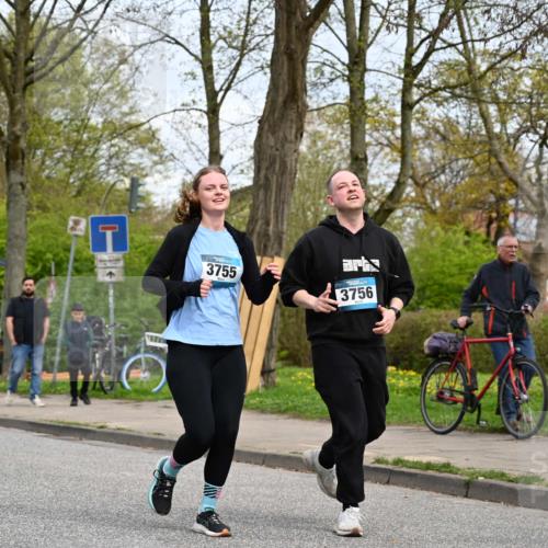 12.04.2026 - 45. Internationalen Wilhelmsburger Insellauf J. Mangold http://msf.ph/oto/9519036 12.04.2026 13:26:39 Ziel 4411, 5206, 2360, 5245, 2933, 2359, 4124, 2980, 3640, 2721, 3756, 3755, 2968, 2306, 2969, 3888, 3960, 3955 meine-sportfotos.de