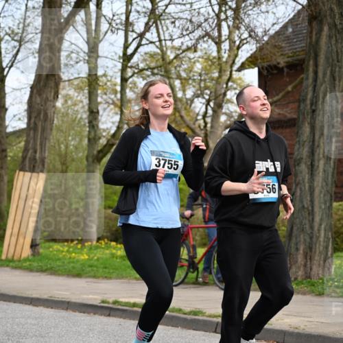 12.04.2026 - 45. Internationalen Wilhelmsburger Insellauf J. Mangold http://msf.ph/oto/9519045 12.04.2026 13:26:40 Ziel 5206, 2360, 5245, 2933, 2359, 4124, 2980, 3640, 2721, 3756, 3755, 2968, 2306, 2969, 3888, 3960, 3955 meine-sportfotos.de