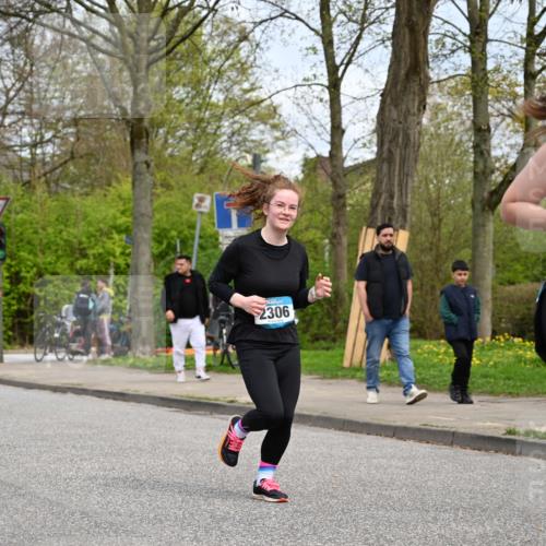 12.04.2026 - 45. Internationalen Wilhelmsburger Insellauf J. Mangold http://msf.ph/oto/9519076 12.04.2026 13:26:46 Ziel 2980, 3640, 2721, 3756, 3755, 2968, 2306, 2969, 2969, 3888, 3960, 3955, 4900 meine-sportfotos.de