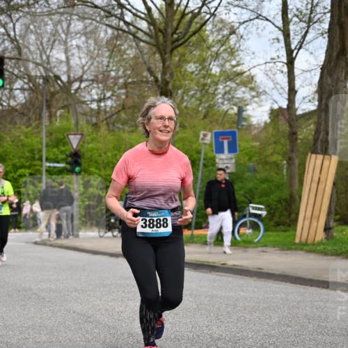 12.04.2026 - 45. Internationalen Wilhelmsburger Insellauf J. Mangold http://msf.ph/oto/9519088 12.04.2026 13:26:47 Ziel 2980, 3640, 2721, 3756, 3755, 2968, 2306, 2969, 3888, 3888, 3960, 3955, 4900 meine-sportfotos.de