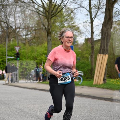 12.04.2026 - 45. Internationalen Wilhelmsburger Insellauf J. Mangold http://msf.ph/oto/9519092 12.04.2026 13:26:48 Ziel 3640, 2721, 3756, 3755, 2968, 2306, 2969, 3888, 3960, 3955, 4900 meine-sportfotos.de