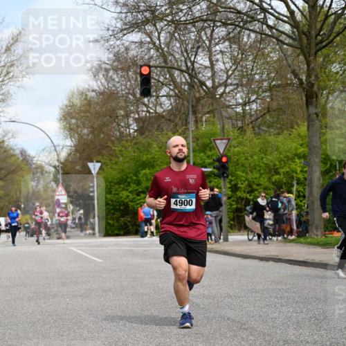 12.04.2026 - 45. Internationalen Wilhelmsburger Insellauf J. Mangold http://msf.ph/oto/9519094 12.04.2026 13:26:59 Ziel 2721, 3756, 3755, 2968, 2306, 2969, 3888, 3888, 3960, 3955, 4900, 2944, 2945, 5222, 3215 meine-sportfotos.de