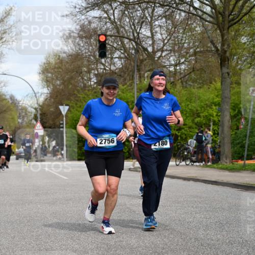 12.04.2026 - 45. Internationalen Wilhelmsburger Insellauf J. Mangold http://msf.ph/oto/9519136 12.04.2026 13:27:14 Ziel 2968, 2306, 2969, 3888, 3960, 3955, 4900, 2944, 2945, 5222, 3215, 2756, 2180, 3132, 2875, 3938, 3937 meine-sportfotos.de