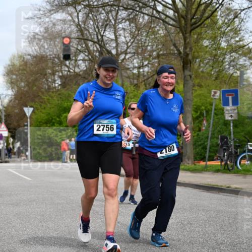 12.04.2026 - 45. Internationalen Wilhelmsburger Insellauf J. Mangold http://msf.ph/oto/9519143 12.04.2026 13:27:15 Ziel 2968, 2306, 2969, 3888, 3960, 3955, 4900, 2944, 2945, 5222, 3215, 2756, 2756, 2180, 3132, 2875, 3938, 3937, 4222, 4221 meine-sportfotos.de