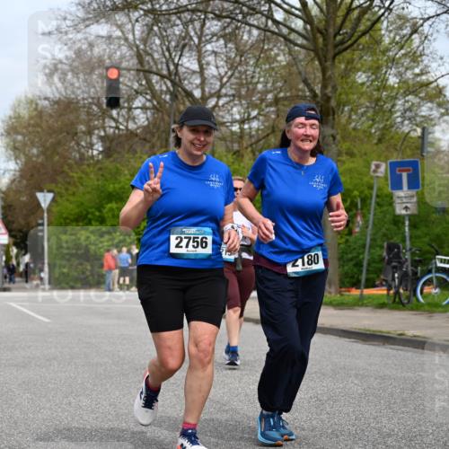 12.04.2026 - 45. Internationalen Wilhelmsburger Insellauf J. Mangold http://msf.ph/oto/9519144 12.04.2026 13:27:15 Ziel 2968, 2306, 2969, 3888, 3960, 3955, 4900, 2944, 2945, 5222, 3215, 2756, 2756, 2180, 3132, 2875, 3938, 3937, 4222, 4221 meine-sportfotos.de